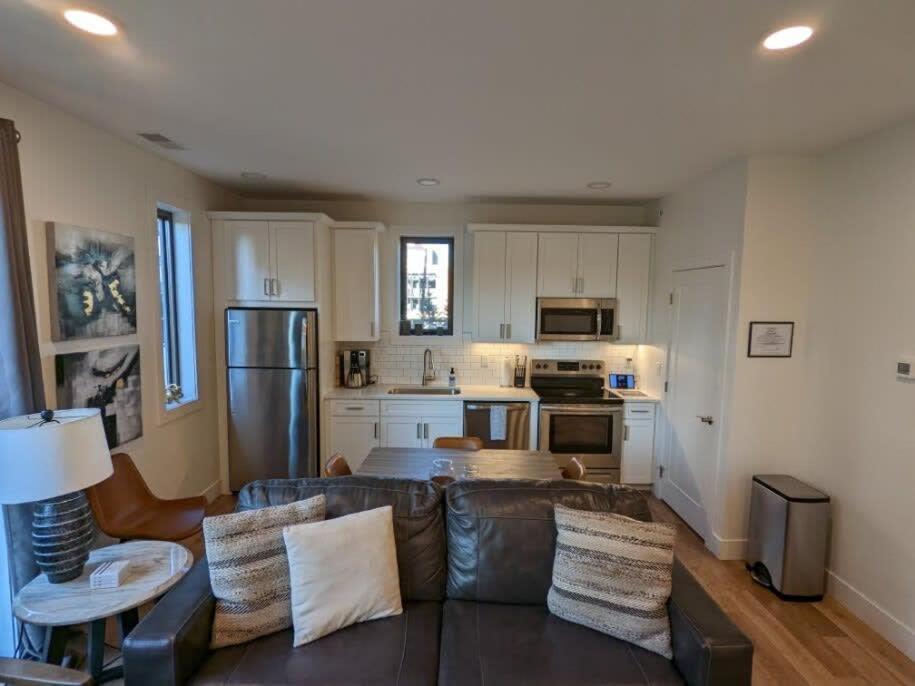 Location Location - Capri Condo 212 Traverse City Exterior foto