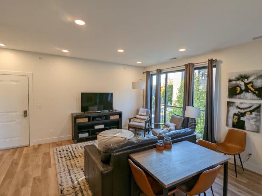 Location Location - Capri Condo 212 Traverse City Exterior foto